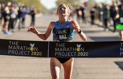 Á quân London Marathon 2020 Sara Hall suýt phá kỷ lục quốc gia Mỹ