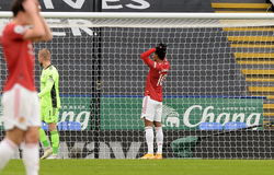 Huyền thoại MU sốc với pha bỏ lỡ khó tin của Rashford