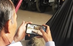 Xuất hiện cụ ông 70 tuổi, chơi Free Fire không thua gì các cháu!