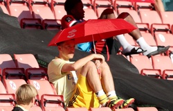 Arsenal tốn khoản tiền khổng lồ cho lòng trung thành của Ozil