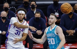 Đang thi đấu thăng hoa, em trai Stephen Curry bất ngờ dương tính với COVID-19