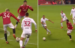 CĐV MU phấn khích với pha xử lý của Van de Beek khi thắng Watford