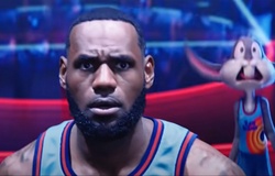 Cười té ghế với mái tóc "giả trân" của LeBron James trong Space Jam 2