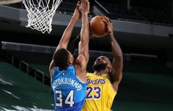 LeBron James rủ Caldwell-Pope dội mưa 3 điểm nhấn chìm Milwaukee Bucks