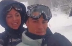 Ronaldo bị điều tra vì phá quy tắc chống dịch để chiều bạn gái