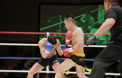 Kickboxer 47 tuổi gây sốc với pha "đấm bay" đối thủ 