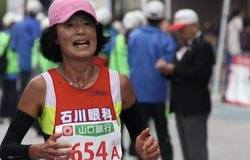 “Bà cô Nhật” 62 tuổi chạy marathon 2 giờ 52 phút, phá kỷ lục thế giới nhóm tuổi trên 60