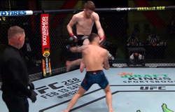 VIDEO Cory Sandhagen đánh gục lão tướng Frankie Edgar bằng đòn gối bay duy nhất