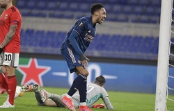 Aubameyang bị chế nhạo với pha bỏ lỡ của năm