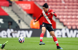 "Bom xịt" của Liverpool khiến Chelsea lần đầu phải rượt đuổi