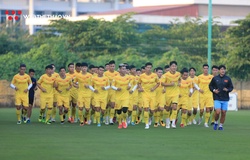 Sợ “vỡ trận”, AFC nới lỏng quy định cách ly với ĐT Việt Nam