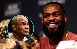 Jon Jones chế nhạo Daniel Cormier sau nhận xét "không thể knockout ai ở hạng nặng"