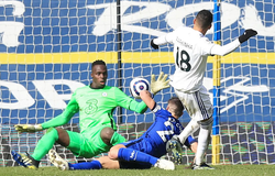 Thủ môn Chelsea lập thành tích "kỳ lạ" sau trận gặp Leeds United