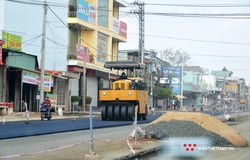 Làm đường “siêu tốc” phục vụ VĐV chạy Tiền Phong Marathon 2021