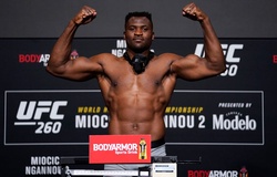 UFC 260: Francis Ngannou nặng hơn Stipe Miocic 13kg trong buổi cân chính thức