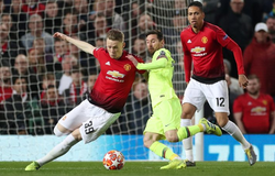 Messi suýt từ chối đổi áo đấu với sao MU do sự cố hiểu lầm