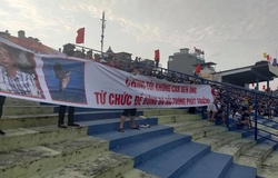 CĐV Hải Phòng căng băng rôn, yêu cầu Chủ tịch CLB từ chức