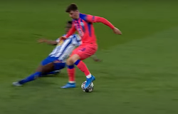 Mason Mount lập công cho Chelsea với tuyệt kỹ của Bergkamp