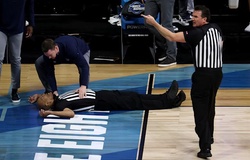 Khoảnh khắc đáng sợ chưa có lời giải trong trận Tứ kết NCAA March Madness