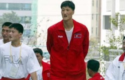 Trung phong Triều Tiên cao 2m35 và giấc mơ NBA tan nát vì chính trị!
