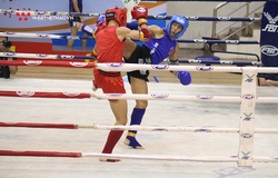 "Vờn" nhẹ đối thủ sau 1 hiệp, Nguyễn Trần Duy Nhất thuận lợi vào chung kết Muay VĐQG 2021
