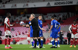 Arsenal mất phạt đền tranh cãi khi VAR bắt việt vị từng milimet