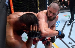 Jiri Prochazka hạ gục Dominick Reyes với cú chỏ lật xuất sắc, chắc vị trí tranh đai