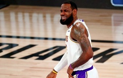 LeBron James lại dính chấn thương, rời sân trong chán nản