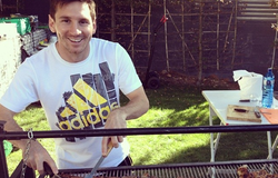 Messi lần đầu tiên mời đồng đội về nhà trước trận đánh lớn