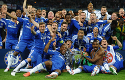 Chelsea có duyên vô địch châu Âu khi thay tướng giữa mùa