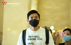 Muôn màu thời trang khẩu trang ngày tuyển thủ Việt Nam hội quân ở Hà Nội