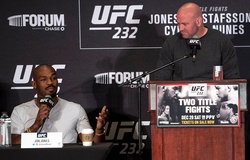 Jon Jones từ chối ý tưởng của Dana White: "Tôi lên hạng nặng để tranh đai"