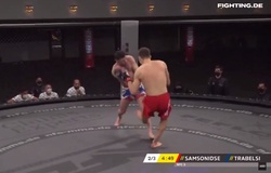 Võ sĩ gãy ống đồng sau cú phá trụ đối thủ tại giải MMA Quốc gia Đức