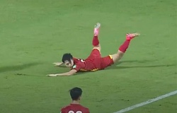 Truyền thông Malaysia ấm ức với quả phạt đền của Văn Toàn