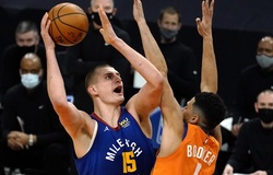 Khi Devin Booker và Chris Paul cùng bùng nổ, thật khó cho MVP Jokic
