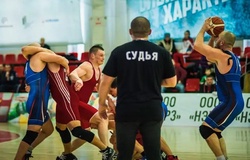 Bóng rổ kết hợp đấu vật, môn thể thao cực dị của nước Nga - Rugball