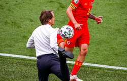 Mancini chỉ đạo vẫn làm nức lòng CĐV bằng pha đánh gót điệu nghệ