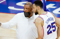Ben Simmons trở thành tâm điểm trút giận, HLV Doc Rivers cũng cạn lời với học trò
