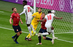 Sterling đạt thành tích ghi bàn đặc biệt tại EURO cho tuyển Anh