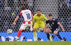 Loạt ảnh chế sau trận Croatia - Scotland: Cả thế giới hướng về Luka Modric
