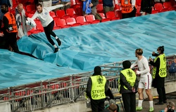 Ngộ nghĩnh cảnh fan Anh chụp áo Grealish