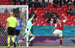 VAR giúp Italia giữ sạch lưới trong thời gian chính thức tại EURO 2021