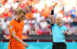 Hà Lan nhận 2 cú sốc liên tiếp chỉ trong vòng 1 phút