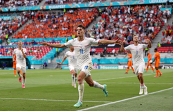 Patrik Schick tiếp tục bám đuổi Ronaldo với số bàn kinh ngạc