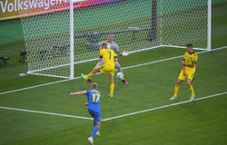 Zinchenko tạo dấu mốc cho Ukraine tại các giải đấu lớn