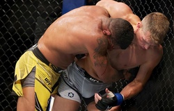 Trọng tài Marc Goddard lý giải pha ra đòn bị nghi phạm lỗi của Gilbert Burns tại UFC 264