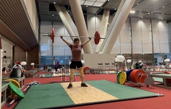 Lực sĩ Hoàng Thị Duyên gạt cơn đau, nuốt khối lượng “khủng” nhắm huy chương Olympic