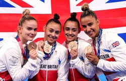 Cặp song sinh hiếm có của thể dục dụng cụ Anh tại Olympic Tokyo