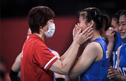 Bóng chuyền Olympic ngày 2/8: VĐV Trung Quốc khóc như mưa chia tay HLV Lang Ping