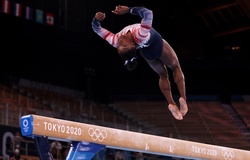 Thua hai VĐV Trung Quốc, Simone Biles vẫn đi vào lịch sử TDDC Mỹ